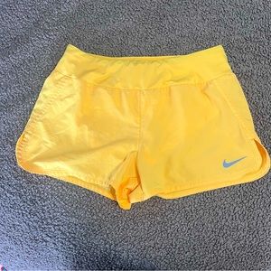 Nike Dri-fit shorts - Yellow Size M